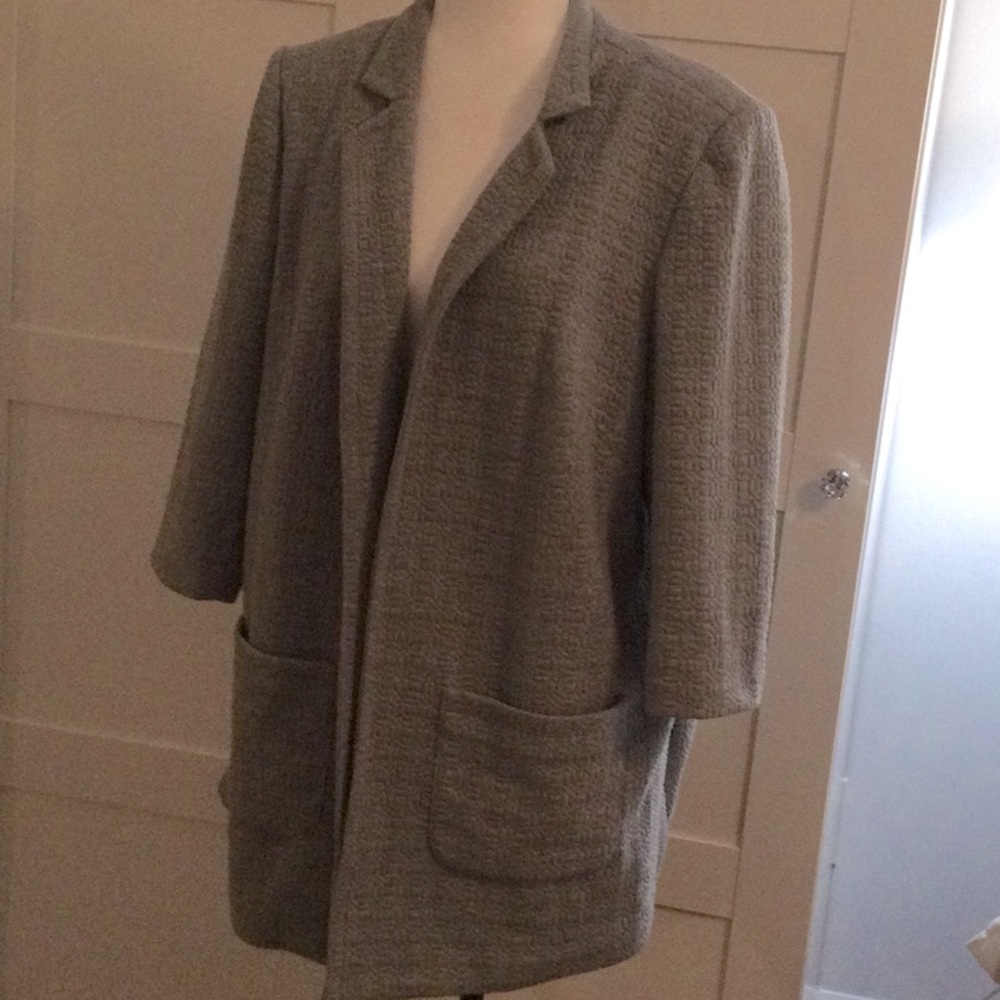 Fox and Ali (Dress Barn brand) grey quilted blazer with three quarter sleeves.